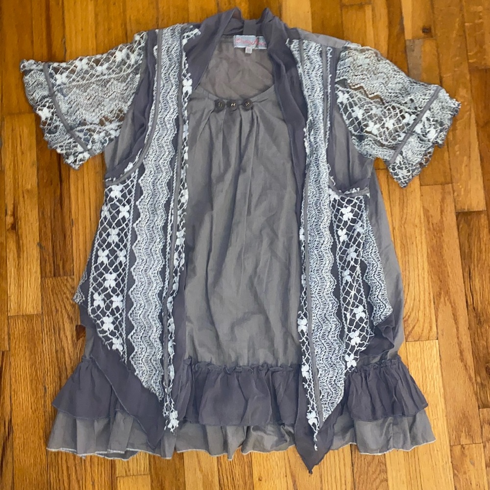 M short sleeve layered dressy shirt with frilly bottom-